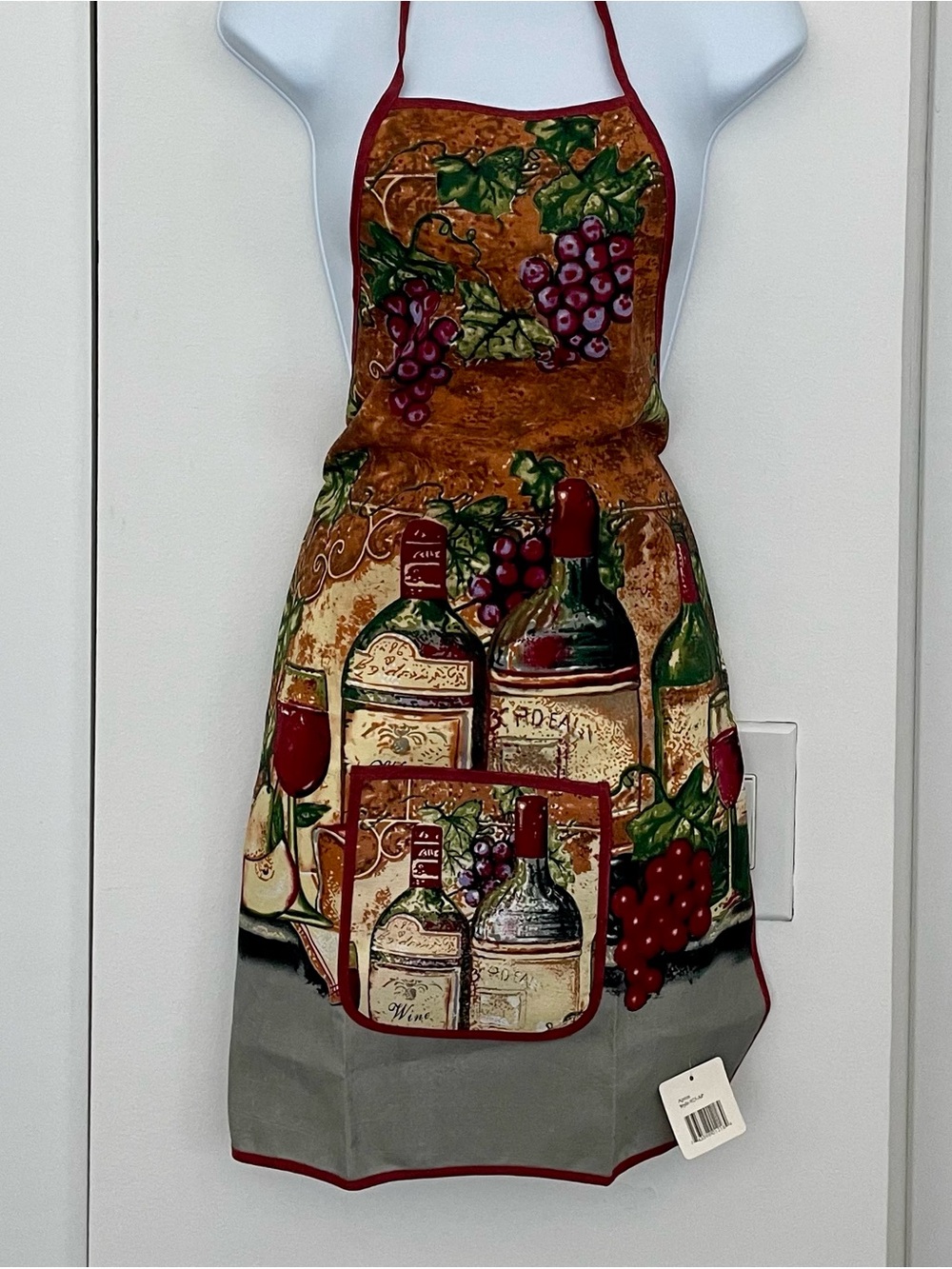 NWT Wine & Grape Print Kitchen Apron